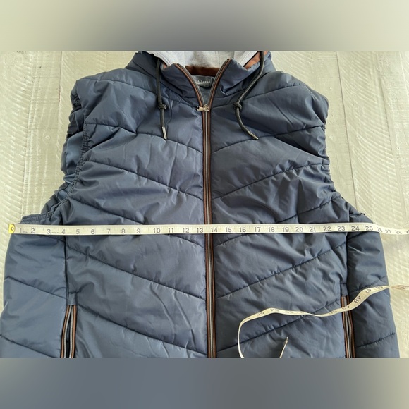 Men’s Bleeker & Broad Channel Quilt Navy puffer vest with grey hood in size XXL - Picture 3 of 10